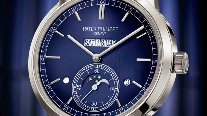 equilibrio perfecto Analizando la esfera de la Ref. 5236P-001, se puede contemplar que Patek Philippe ha creado una pieza de una fácil y rápida lectura, pero sobre todo ha ejecutado el ideal del equilibrio sobre la esfera, algo a lo que ya nos tiene acostumbrados. equilibrio perfecto Analizando la esfera de la Ref. 5236P-001, se puede contemplar que Patek Philippe ha creado una pieza de una fácil y rápida lectura, pero sobre todo ha ejecutado el ideal del equilibrio sobre la esfera, algo a lo que ya nos tiene acostumbrados.