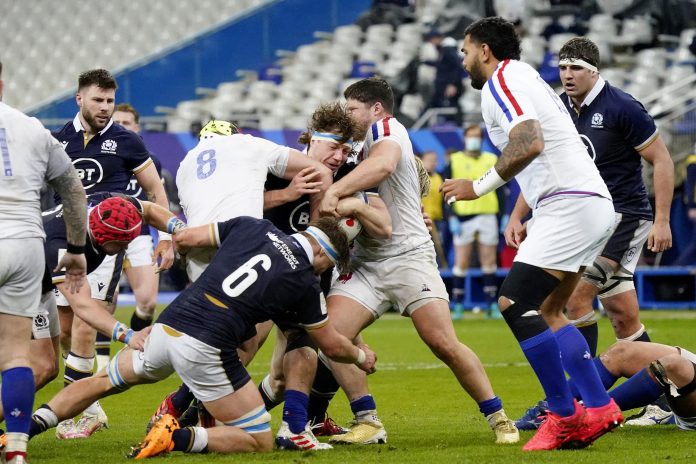 Hamish Watson is tackled by Gregory Alldritt and Julien Marchand 26/3/2021
