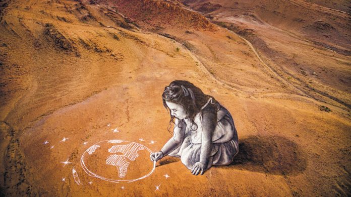 La marca suiza ha querido abrir un nuevo capítulo de colaboraciones inspirado en el universo MoonSwatch y se embarca en su primer proyecto de land art junto a Saype,. La marca suiza ha querido abrir un nuevo capítulo de colaboraciones inspirado en el universo MoonSwatch y se embarca en su primer proyecto de land art junto a Saype,.