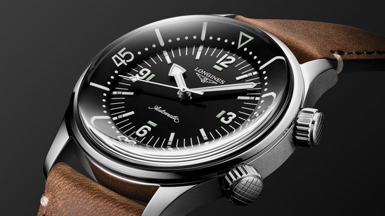 El nuevo Longines Legend Diver resurge con un diámetro de 39 mm, fiel al modelo original de 1959 en el que se inspira, y esfera negra o azul.