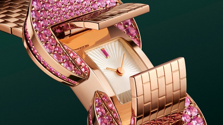 Unión de pureza y refinamiento, la colección Ludo reinterpreta una creación icónica de Van Cleef& Arpels de 1934.