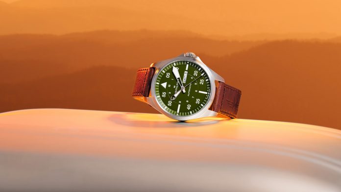 Con siete nuevas referencias, Hamilton continúa su tradición centenaria de relojes de aviación para pilotos profesionales, fans de la aeronáutica y aventureros. Con siete nuevas referencias, Hamilton continúa su tradición centenaria de relojes de aviación para pilotos profesionales, fans de la aeronáutica y aventureros.