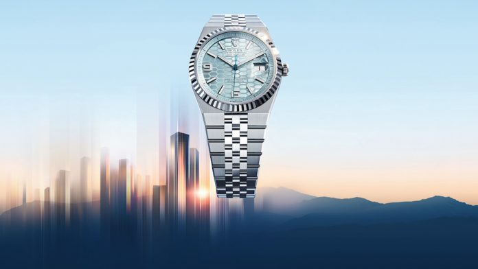 rolex El Land-Dweller cuenta con una caja Oyster cuya arquitectura ha sido reformulada. Esta caja, coronada por un bisel estriado o engastado con diamantes, alberga una esfera que destaca por sus delicados detalles y por su motivo “nido de abeja”.