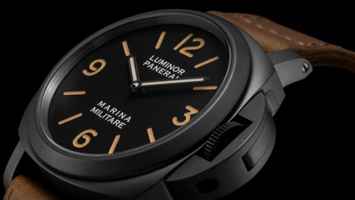 Luminor Marina Militare PAM05218_2 El nuevo Luminor Marina Militare PAM05218 rinde homenaje a la histórica referencia 5218-202/A, un ícono que vio la luz en 1993 y marcó el inicio de una era en la alta relojería de lujo. Esta reedición exclusiva conecta el legado de Panerai con su profunda relación con la Marina Militare italiana, reinterpretando un diseño mítico con materiales y acabados contemporáneos.