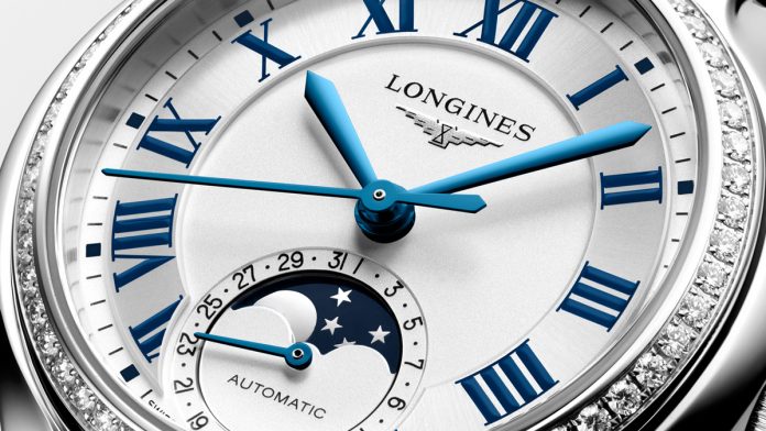 longines2 Descubre Longines PrimaLuna 2025: relojes suizos de lujo para mujer, elegancia atemporal con diamantes, zafiros y complicación lunar.