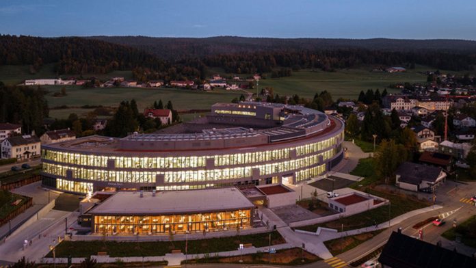audemars Audemars Piguet inaugura Arc, su nueva manufactura de Alta Relojería en Le Brassus: innovación industrial, sostenibilidad y savoir-faire suizo al servicio del futuro.