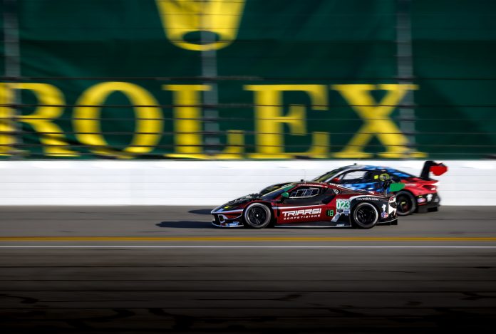2026 ROAR Before the Rolex 24 at Daytona Rolex celebra el centenario del Oyster en las Rolex 24 At DAYTONA 2026, una carrera icónica donde el Cosmograph Daytona simboliza la victoria absoluta sobre el tiempo y la velocidad.