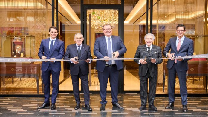 boutique Patek en Madrid Patek Philippe inaugura su primera boutique en España junto a Suarez en la calle Serrano de Madrid. Un espacio de 350 m² que redefine la experiencia de la alta relojería en la capital.