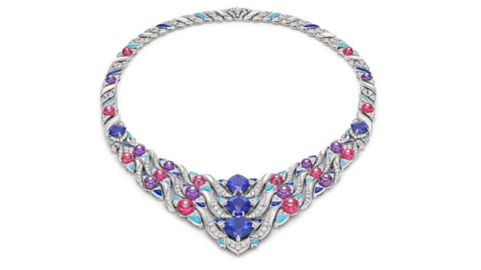 Nieves Álvarez y Milena Smit brillaron en la première de Amarga Navidad durante el Festival de Cannes luciendo exclusivas creaciones de Alta Joyería de Bvlgari.